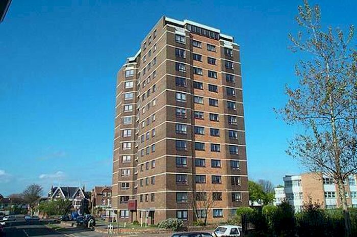 2 Bedroom Apartment To Rent In South Terrace, Littlehampton, West Sussex, BN17