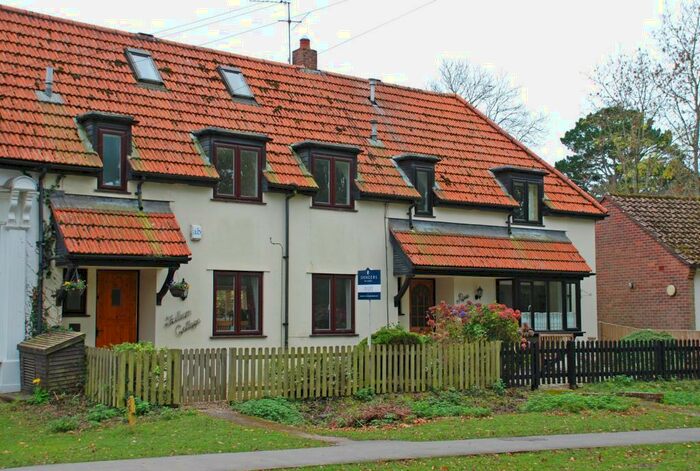 2 Bedroom End Of Terrace House To Rent In Ringwood Road, Burley, Hampshire, BH24