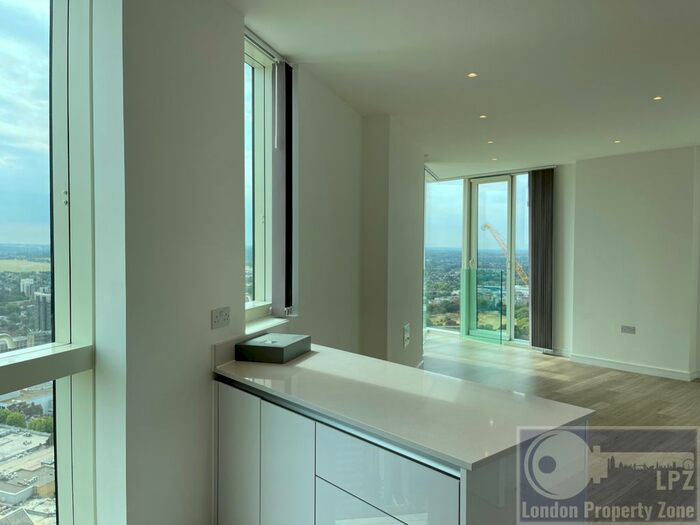 2 Bedroom Flat To Rent In Saffron Central Square, Croydon, CR0