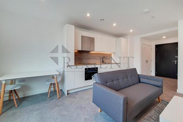 Apartment To Rent In Skyline Apartments, Makers Yard, E3