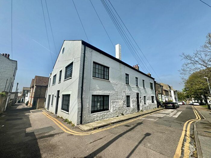 2 Bedroom Apartment To Rent In Hibernia Street, Ramsgate, CT11