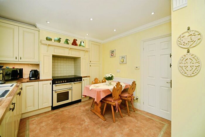 4 Bedroom Detached House For Sale In Winfield Avenue, Brighton, BN1