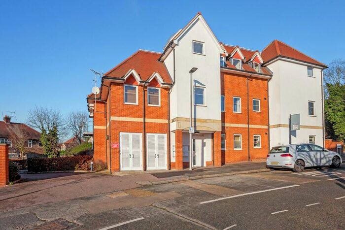 2 Bedroom Flat To Rent In Roding Avenue, Woodford Green, IG8