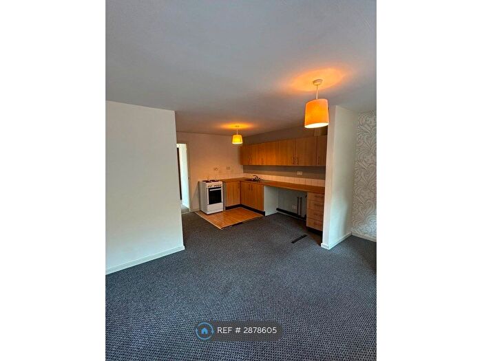 2 Bedroom Flat To Rent In Chapel Walk, Alfreton, DE55