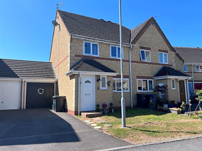 3 Bedroom Semi-Detached House For Sale In Cloverfields, Gillingham, SP8