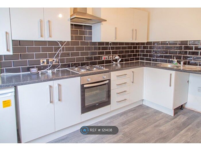 2 Bedroom Flat To Rent In Manchester, Manchester, M24