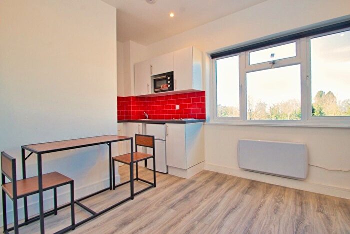 Studio To Rent In High Street, WD23