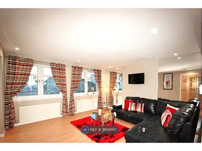 3 Bedroom Flat To Rent In Grandholm Crescent, Aberdeen, AB22