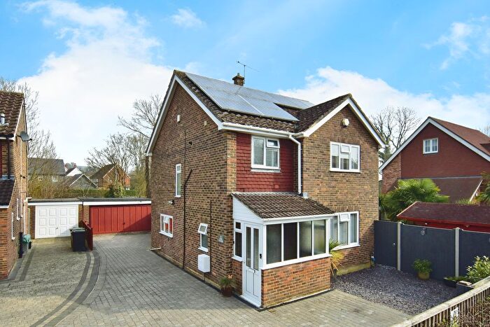 3 Bedroom Detached House For Sale In Glebe Gardens, Lenham, Maidstone, ME17