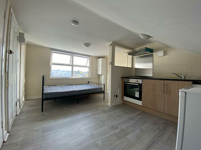 Apartment To Rent In Hoe Street, London, E17