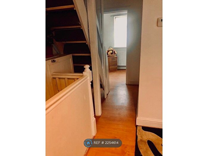 2 Bedroom Flat To Rent In Netley Road, Barkingside, IG2