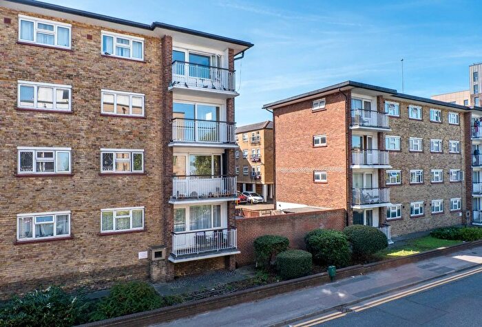 2 Bedroom Flat For Sale In Queen Street, Gravesend, DA12