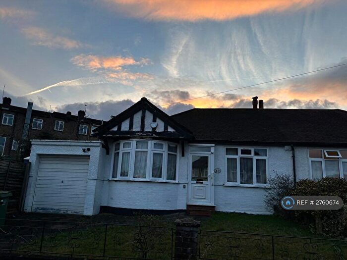 3 Bedroom Bungalow To Rent In Hallowell Avenue, Croydon, CR0