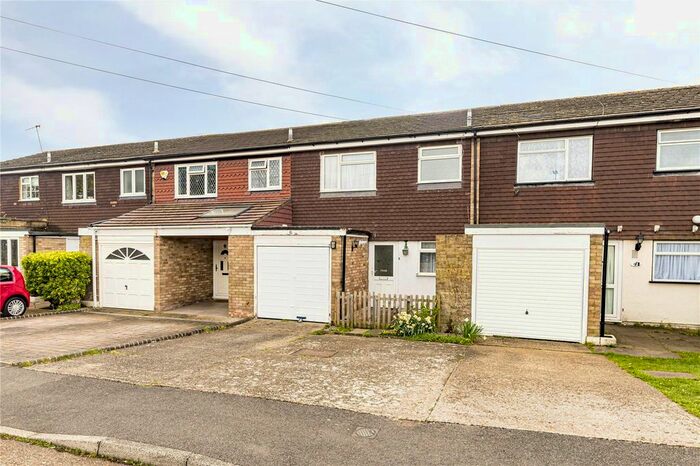 3 Bedroom Detached House To Rent In Fairlawn Close, Hanworth, Middlesex, TW13