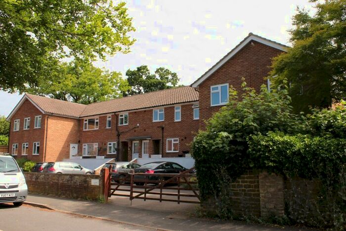 2 Bedroom Flat To Rent In Frith Hill Road, Godalming, Surrey, GU7