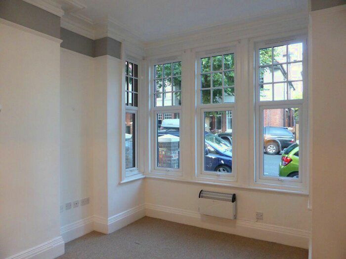 Studio To Rent In York Avenue -, P10