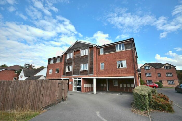 2 Bedroom Flat To Rent In Pines Court, Mansfield Road, Woodthorpe, NG5