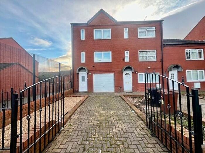 3 Bedroom Town House To Rent In Francis Street, Leeds, LS7
