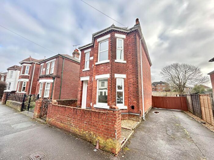 4 Bedroom House To Rent In Bullar Road, Southampton, SO18