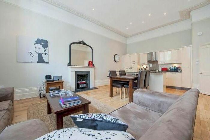 2 Bedroom Flat To Rent In Bird Street, Mayfair, London, W1U