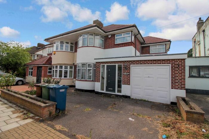 5 Bedroom Semi-Detached House To Rent In Beverley Gardens, Stanmore, HA7
