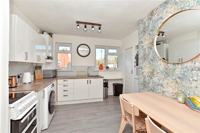 2 Bedroom Maisonette For Sale In Sandgate Road, Welling, Kent, DA16