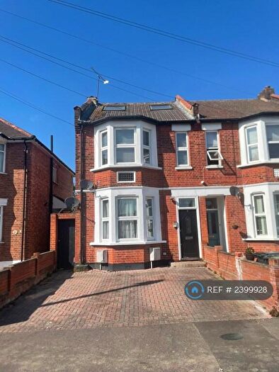 2 Bedroom Flat To Rent In Chingford Avenue, London, E4