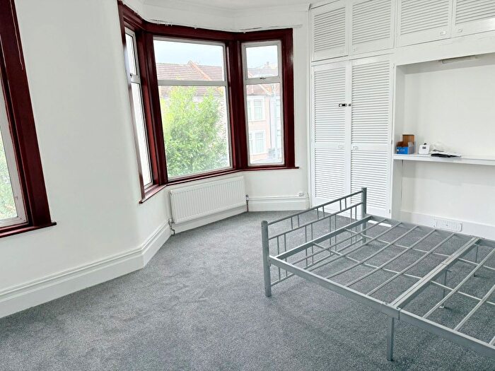 3 Bedroom Terraced House To Rent In Highbury Gardens, Ilford, IG3