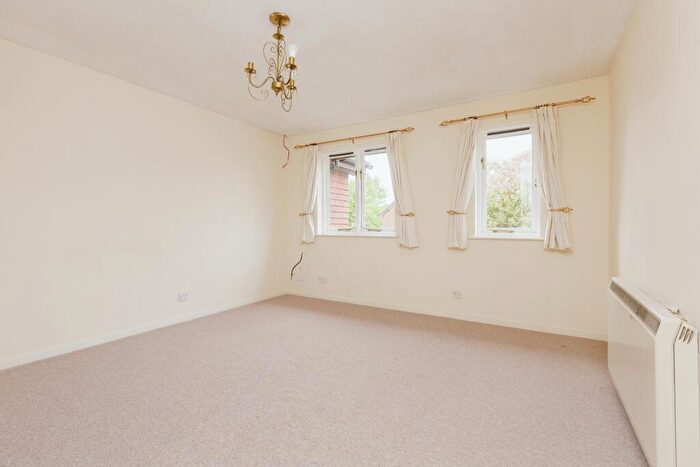 1 Bedroom Maisonette To Rent In Pettingrew Close, Walnut Tree, Milton Keynes, MK7