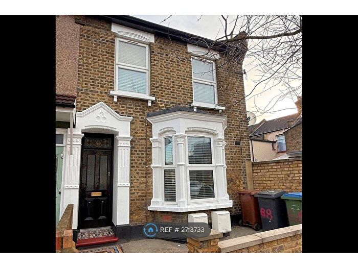 1 Bedroom Flat To Rent In Down, London, E11