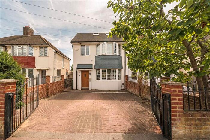 3 Bedroom House To Rent In Ashdale Road, Lee, SE12
