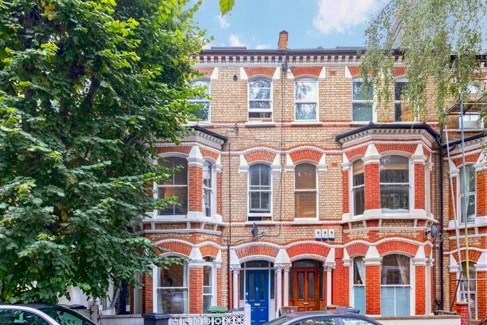 2 Bedroom Flat To Rent In St. Luke's Avenue, London, SW4