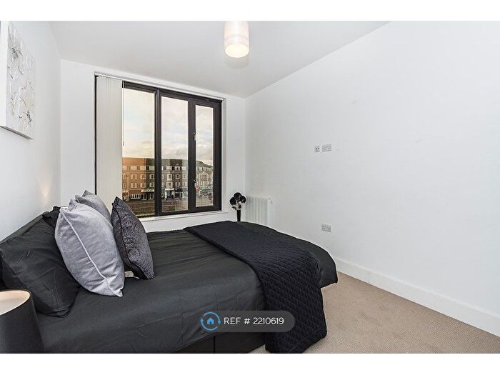 1 Bedroom Flat To Rent In High Street, Slough, SL1