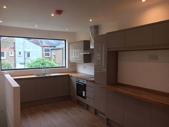 4 Bedroom Maisonette To Rent In Boundary Road, Colliers Wood, SW19