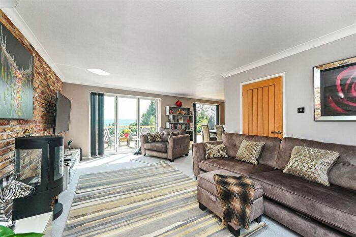 4 Bedroom Detached House For Sale In London Road, Rake, Liss, GU33