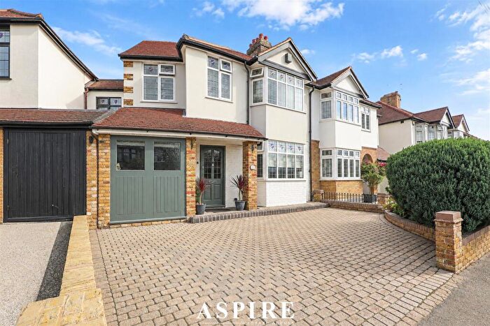 5 Bedroom Semi-Detached House For Sale In Grey Towers Avenue, Hornchurch, RM11