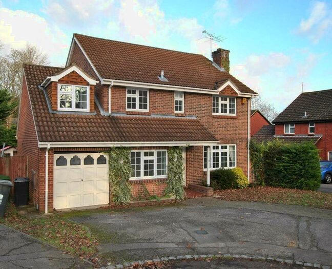 5 Bedroom Detached House To Rent In Goodliffe Gardens, Tilehurst, Reading, RG31