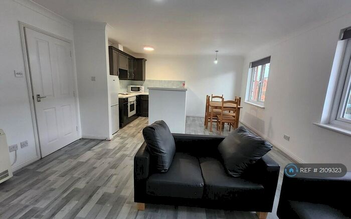 2 Bedroom Flat To Rent In Chapel Court, Manchester, M9