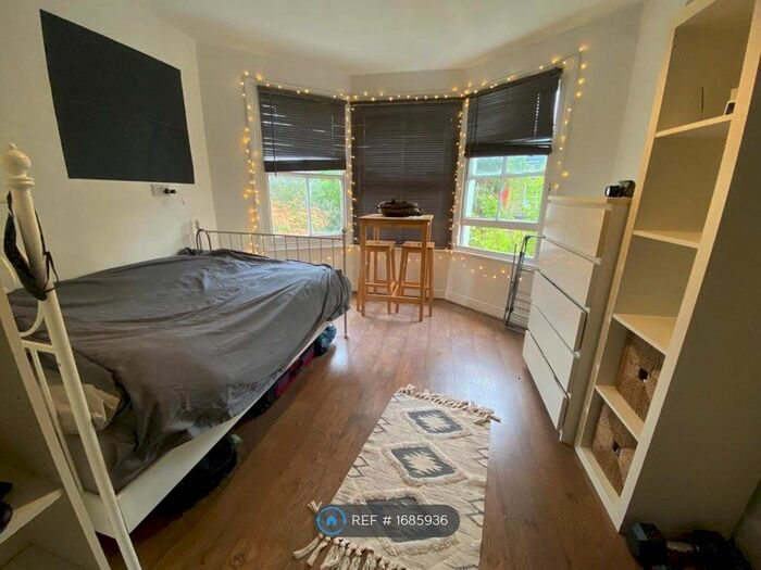 Studio To Rent In Pemberton Road, Manor House, N4