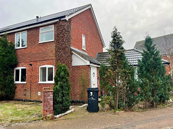 4 Bedroom End Of Terrace House To Rent In Shrub Close, Attleborough, NR17