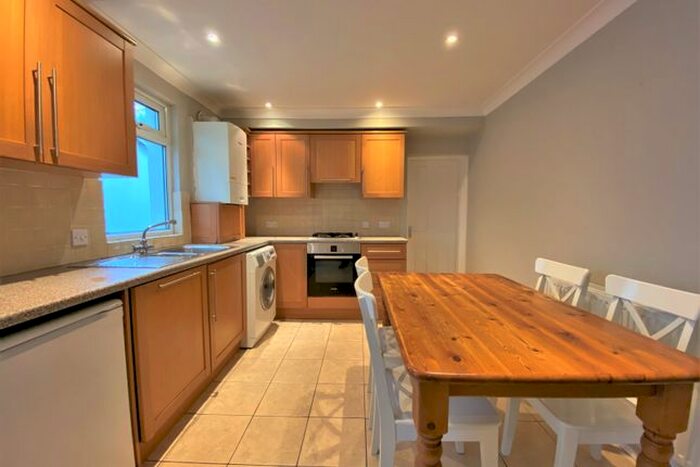 1 Bedroom Flat To Rent In Claylands Road, London, SW8