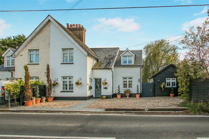 3 Bedroom Semi-Detached House For Sale In Billericay Road, Herongate, Brentwood, CM13