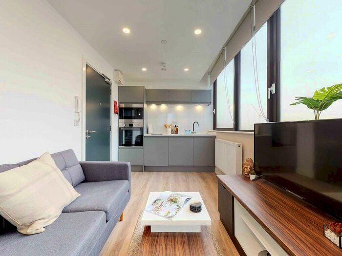 Apartment To Rent In Apt, Apollo Residence #, S1