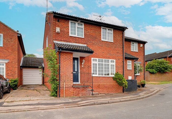 3 Bedroom Semi-Detached House For Sale In High View, Markyate, St Albans, AL3