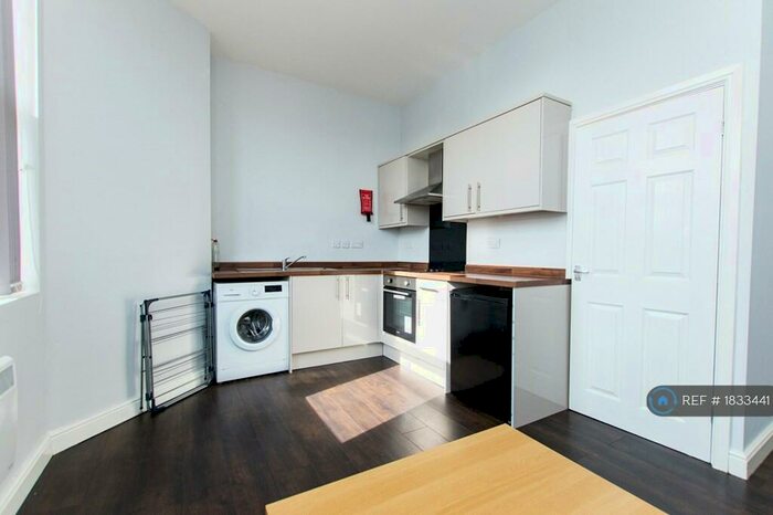 1 Bedroom Flat To Rent In Dovercastle, Nottingham, NG7