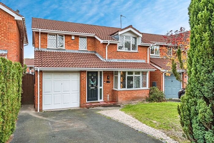 4 Bedroom Detached House For Sale In Yarner Close, Dudley, DY1