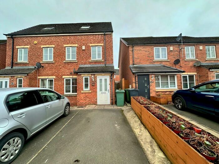 3 Bedroom End Of Terrace House To Rent In Stanks Drive, Leeds, LS14