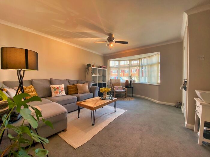 3 Bedroom End Of Terrace House To Rent In Downsview Crescent, Uckfield, TN22