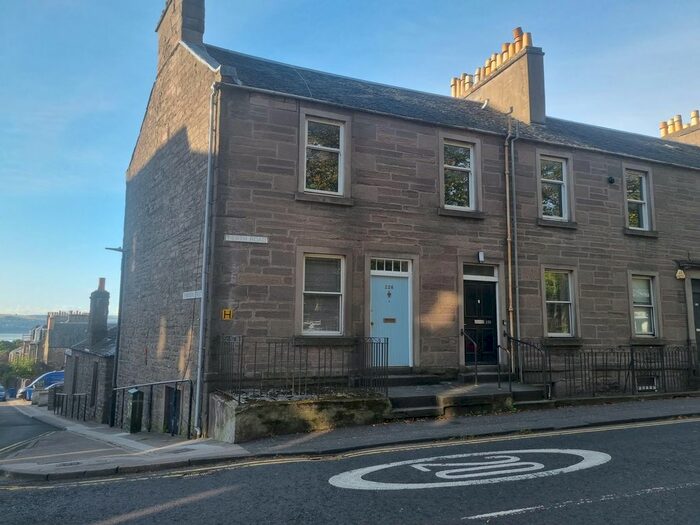 2 Bedroom Flat To Rent In Perth Road, Dundee, DD1