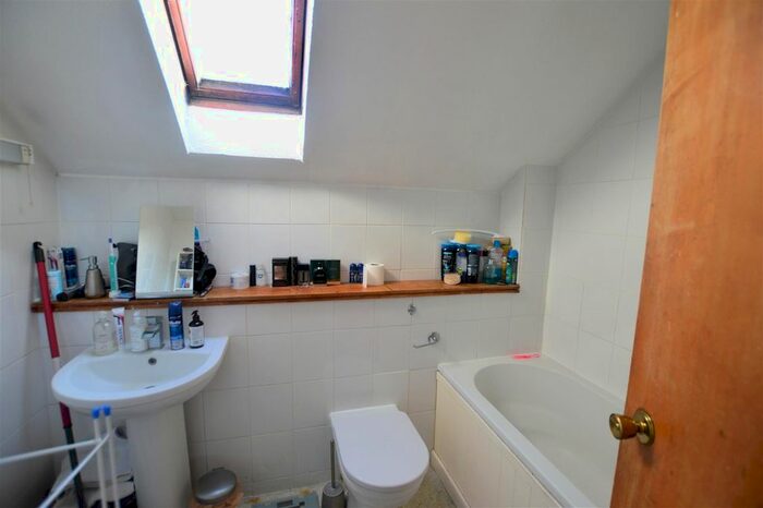 1 Bedroom Flat To Rent In Albany Park, Colnbrook, Berkshire SL3